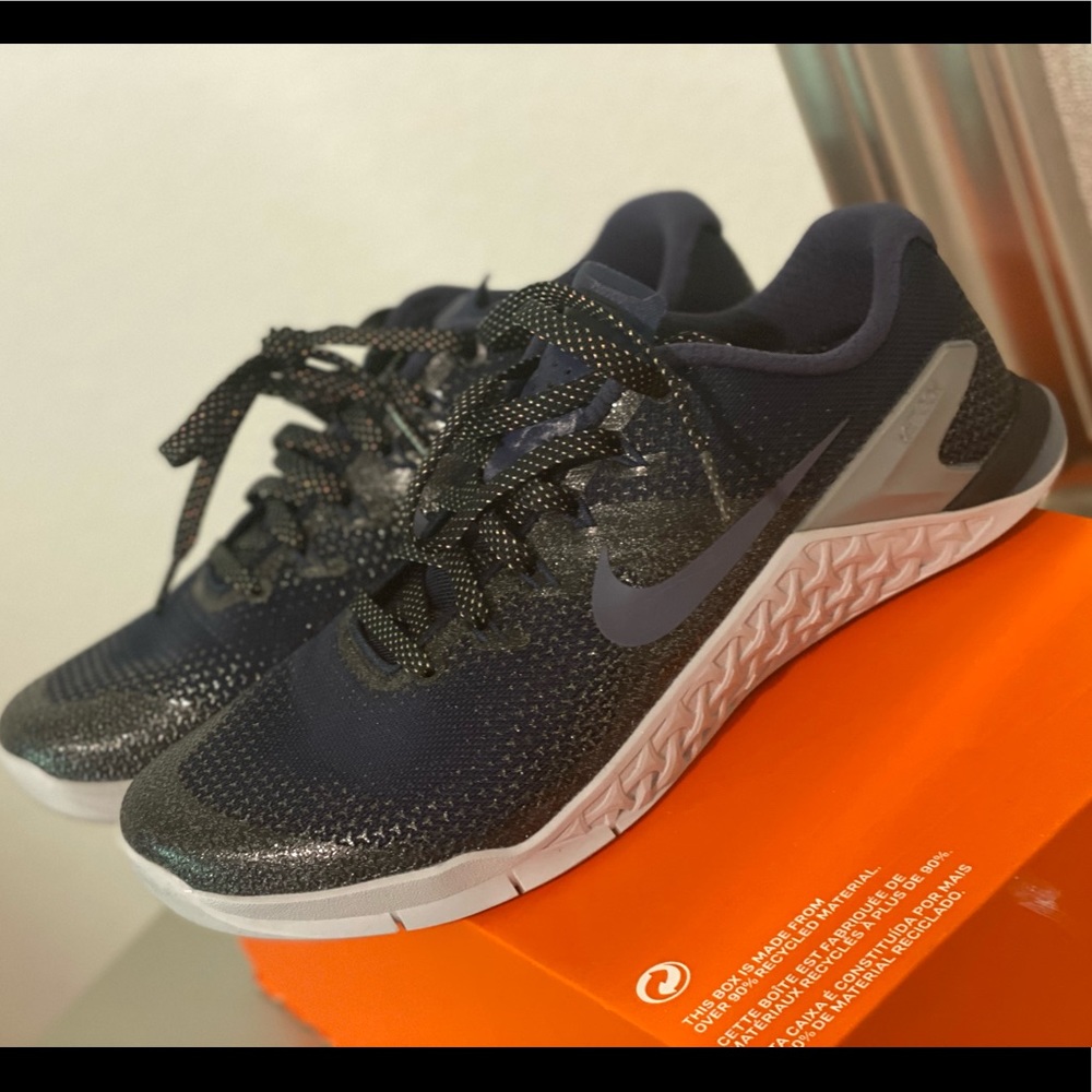 NIKE METCON NAVY/METALLIC